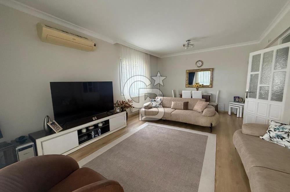 Urla Şirinkent'te Öztuncer Sitesinde Satılık 5+2 Villa