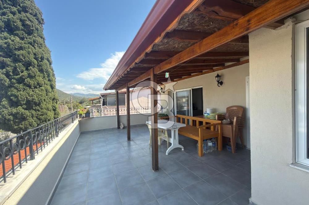 Urla Şirinkent'te Öztuncer Sitesinde Satılık 5+2 Villa