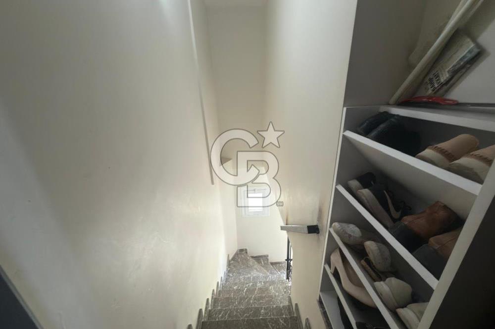 Urla Şirinkent'te Öztuncer Sitesinde Satılık 5+2 Villa