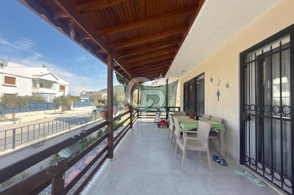 Urla Şirinkent'te Öztuncer Sitesinde Satılık 5+2 Villa
