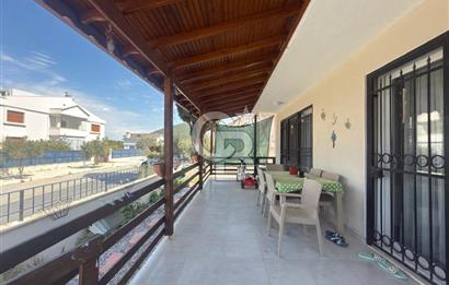 Urla Şirinkent'te Öztuncer Sitesinde Satılık 5+2 Villa