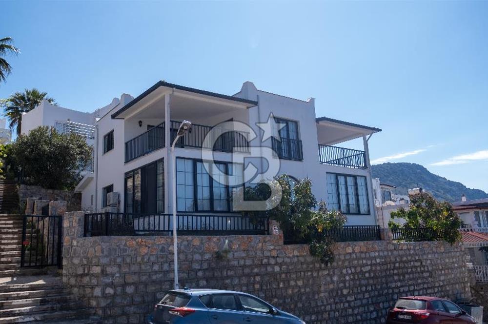 DALAMAN ESKADA DENİZ VE GÖL MANZARALI SATILIK LÜKS VİLLA