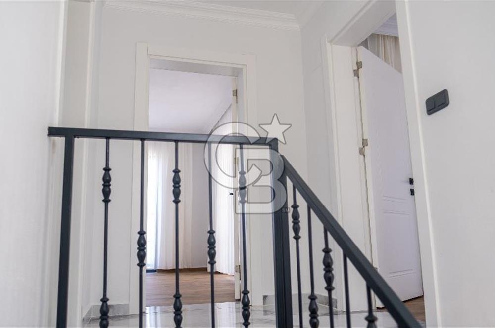 DALAMAN ESKADA DENİZ VE GÖL MANZARALI SATILIK LÜKS VİLLA