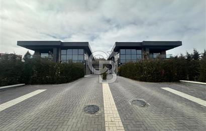 İNCEK'TE ÖZENLE TASARLANMIŞ 2.000 M2 ARSA ÜZERİNDE 2 ADET VİLLA