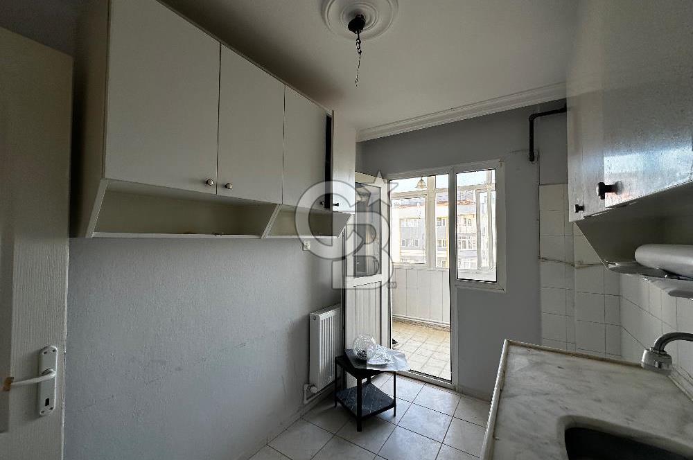 Çiğli Evka 5 Mahallesi’nde Arakat Kapalı Mutfak Deniz Manzaralı 2+1 Satılık Daire 