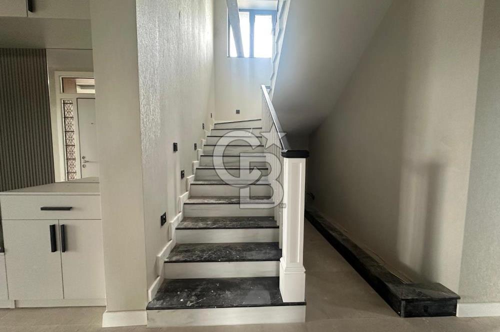 GÖLBAŞI BAHÇELİEVLERDE GÖL MANZARALI 5+1 FULL YAPILI SIFIR VİLLA