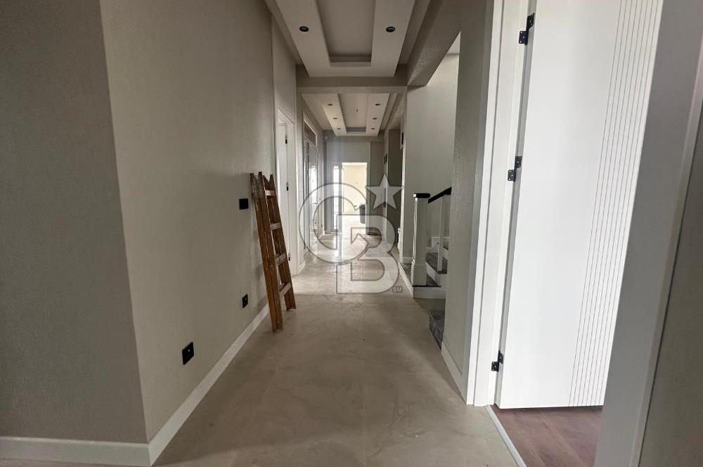 GÖLBAŞI BAHÇELİEVLERDE GÖL MANZARALI 5+1 FULL YAPILI SIFIR VİLLA