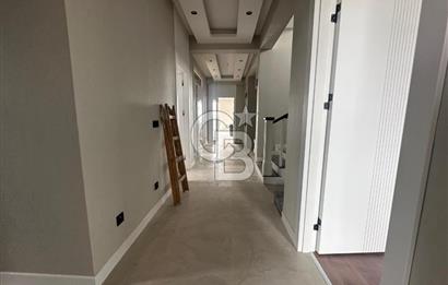 GÖLBAŞI BAHÇELİEVLERDE GÖL MANZARALI 5+1 FULL YAPILI SIFIR VİLLA