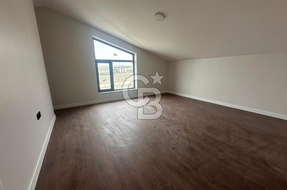 GÖLBAŞI BAHÇELİEVLERDE GÖL MANZARALI 5+1 FULL YAPILI SIFIR VİLLA