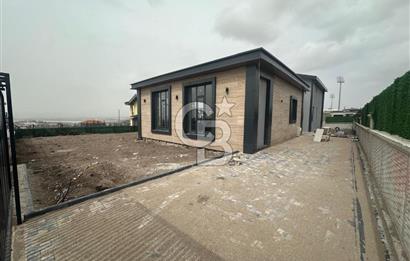 GÖLBAŞI BAHÇELİEVLERDE GÖL MANZARALI 5+1 FULL YAPILI SIFIR VİLLA