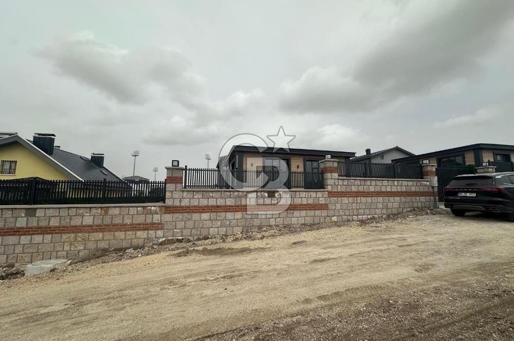 GÖLBAŞI BAHÇELİEVLERDE GÖL MANZARALI 5+1 FULL YAPILI SIFIR VİLLA