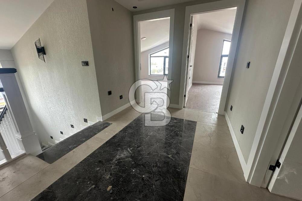 GÖLBAŞI BAHÇELİEVLERDE GÖL MANZARALI 5+1 FULL YAPILI SIFIR VİLLA