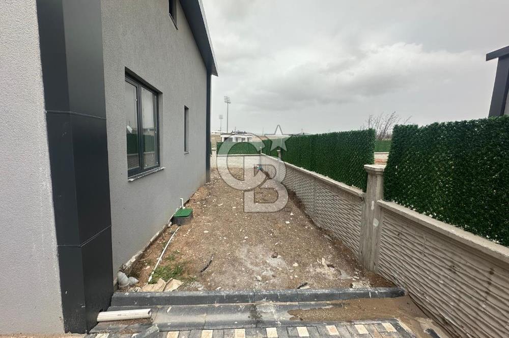 GÖLBAŞI BAHÇELİEVLERDE GÖL MANZARALI 5+1 FULL YAPILI SIFIR VİLLA