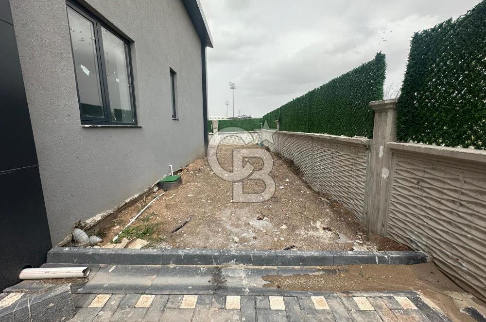 GÖLBAŞI BAHÇELİEVLERDE GÖL MANZARALI 5+1 FULL YAPILI SIFIR VİLLA