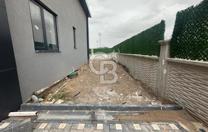 GÖLBAŞI BAHÇELİEVLERDE GÖL MANZARALI 5+1 FULL YAPILI SIFIR VİLLA