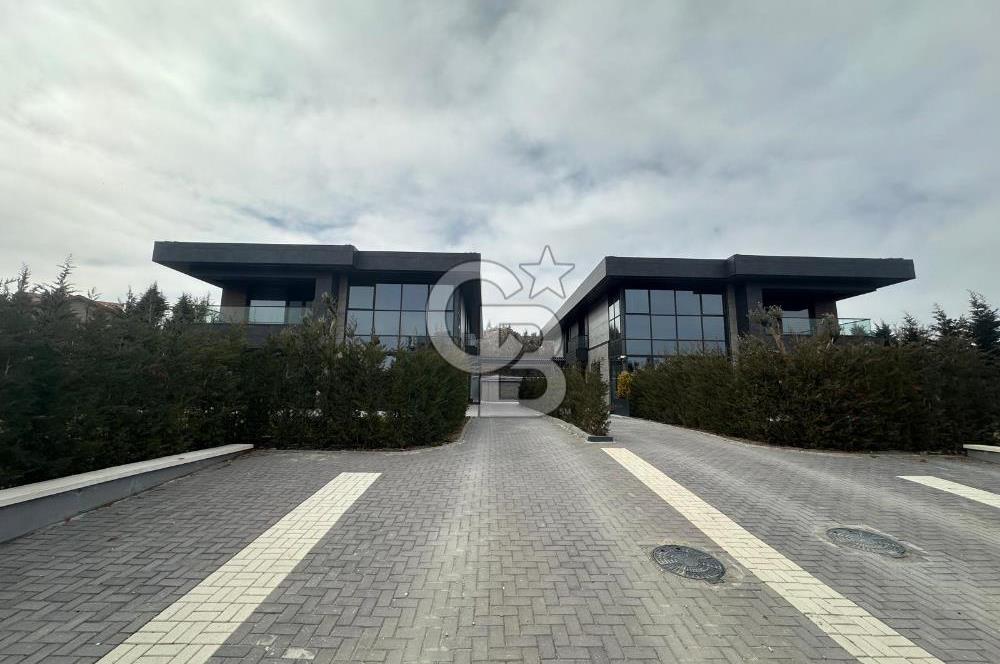 İNCEK'TE ÖZENLE TASARLANMIŞ 2.000 M2 ARSA ÜZERİNDE 2 ADET VİLLA