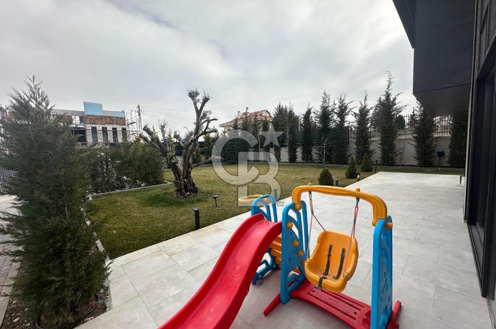 İNCEK'TE ÖZENLE TASARLANMIŞ 2.000 M2 ARSA ÜZERİNDE 2 ADET VİLLA