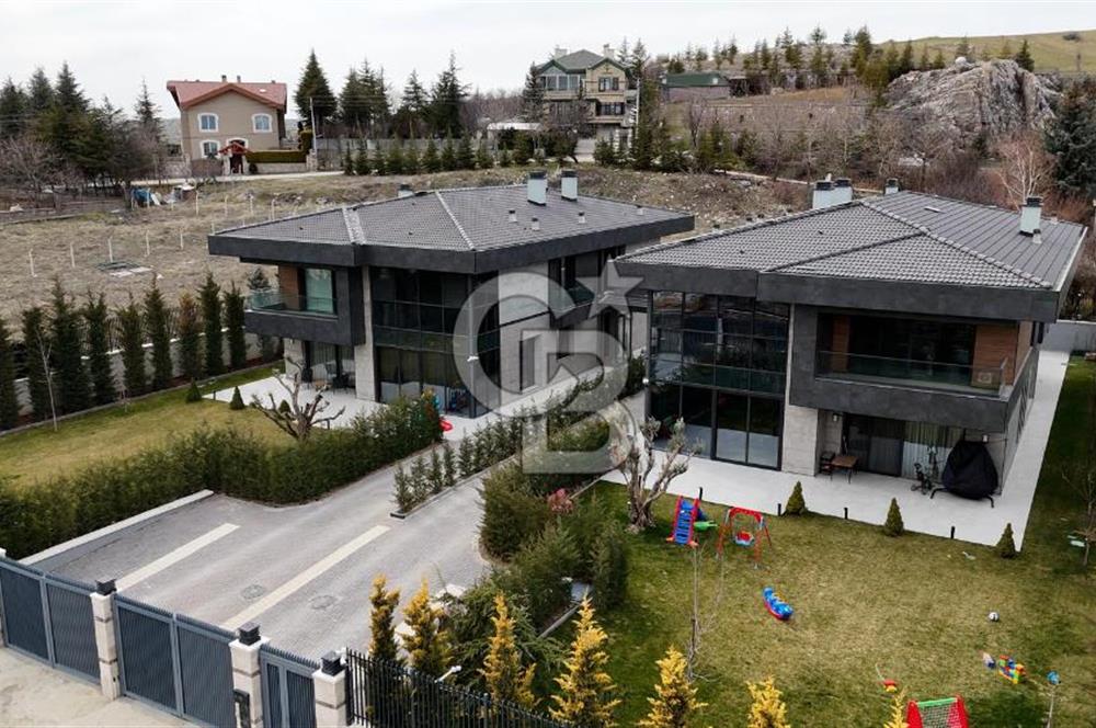 İNCEK'TE ÖZENLE TASARLANMIŞ 2.000 M2 ARSA ÜZERİNDE 2 ADET VİLLA