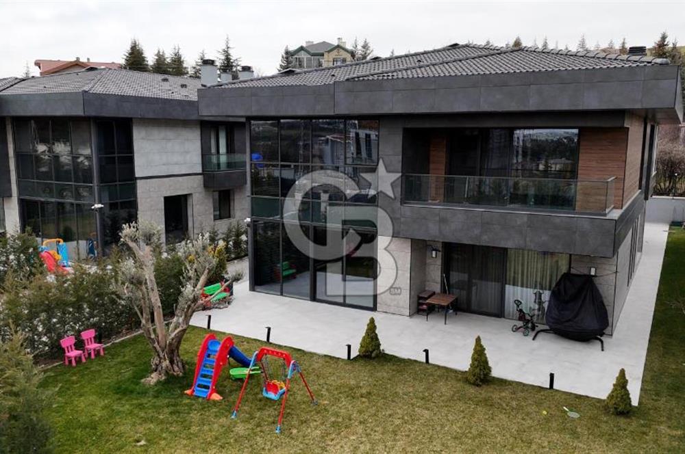 İNCEK'TE ÖZENLE TASARLANMIŞ 2.000 M2 ARSA ÜZERİNDE 2 ADET VİLLA