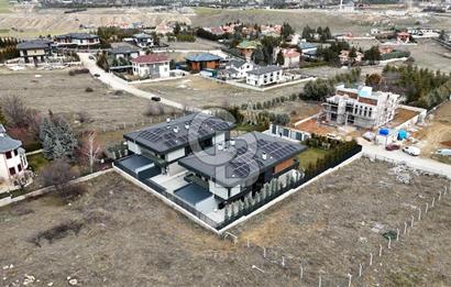 İNCEK'TE ÖZENLE TASARLANMIŞ 2.000 M2 ARSA ÜZERİNDE 2 ADET VİLLA