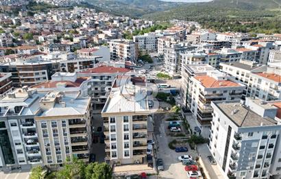 BORNOVA MERKEZDE 1+1 K. MUTFAKLI E. BANYOLU KİRALIK DAİRE