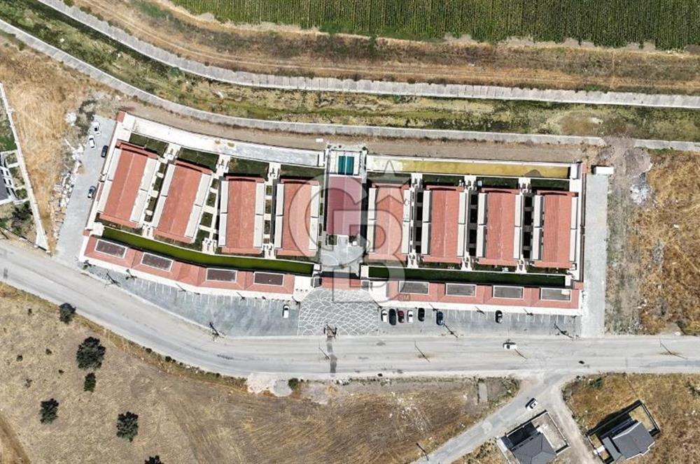 Ayvalık Altınova Sayfiye Sitesi İçerisinde Havuzlu Geniş 3+1 Daire
