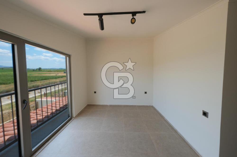 Ayvalık Altınova Sayfiye Sitesi İçerisinde Havuzlu Geniş 3+1 Daire