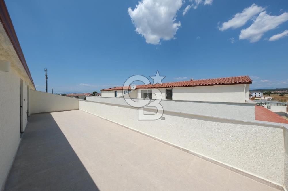 Ayvalık Altınova Sayfiye Sitesi İçerisinde Havuzlu Geniş 3+1 Daire