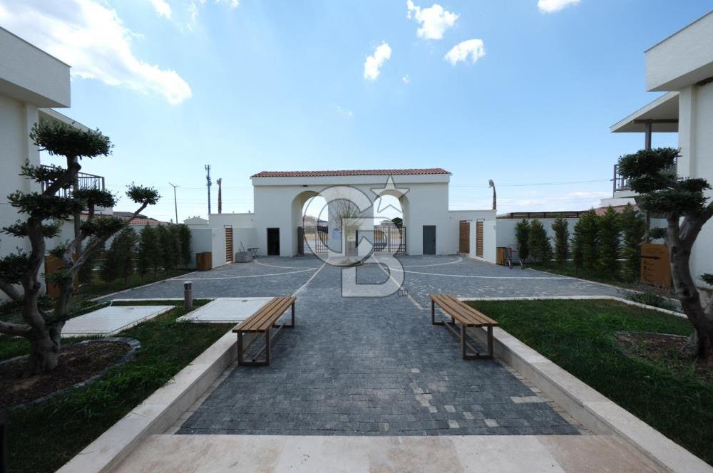 Ayvalık Altınova Sayfiye Sitesi İçerisinde Havuzlu Geniş 3+1 Daire