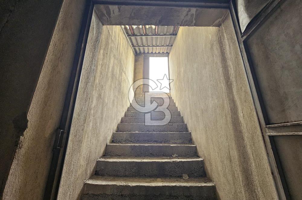 KARABAĞLAR YEŞİLLİK CADDESİ ARKASINDA SATILIK KOMPLE BİNA