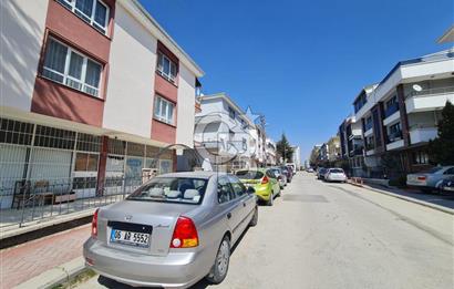 ÇANKAYA İLKADIM MAHALLESİNDE YÜKSEK GİRİŞ GENİŞ KULLANIMLI 2+1
