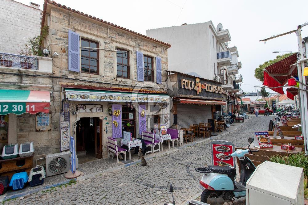 ​Eski Foça Merkezi Konumda Satılık Taş Bina