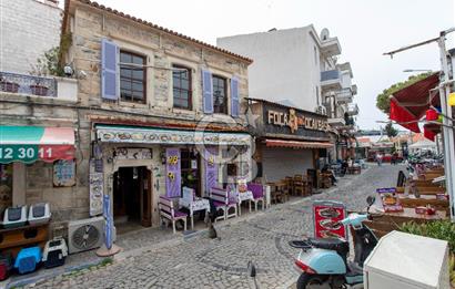 ​Eski Foça Merkezi Konumda Satılık Taş Bina
