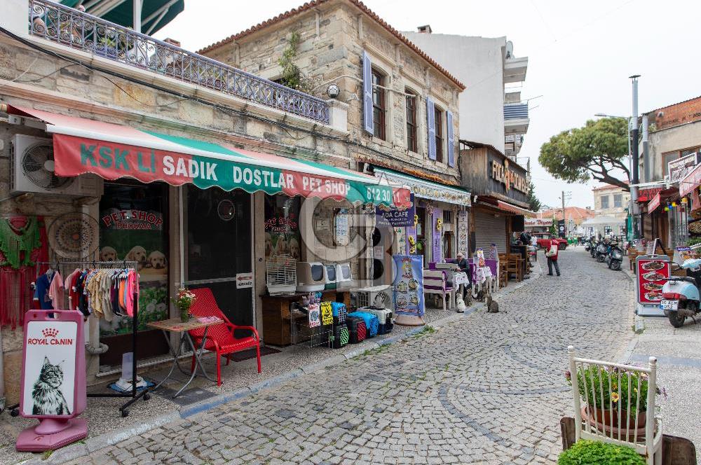 ​Eski Foça Merkezi Konumda Satılık Taş Bina