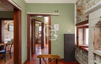 ​Eski Foça Merkezi Konumda Satılık Taş Bina