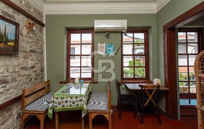 ​Eski Foça Merkezi Konumda Satılık Taş Bina