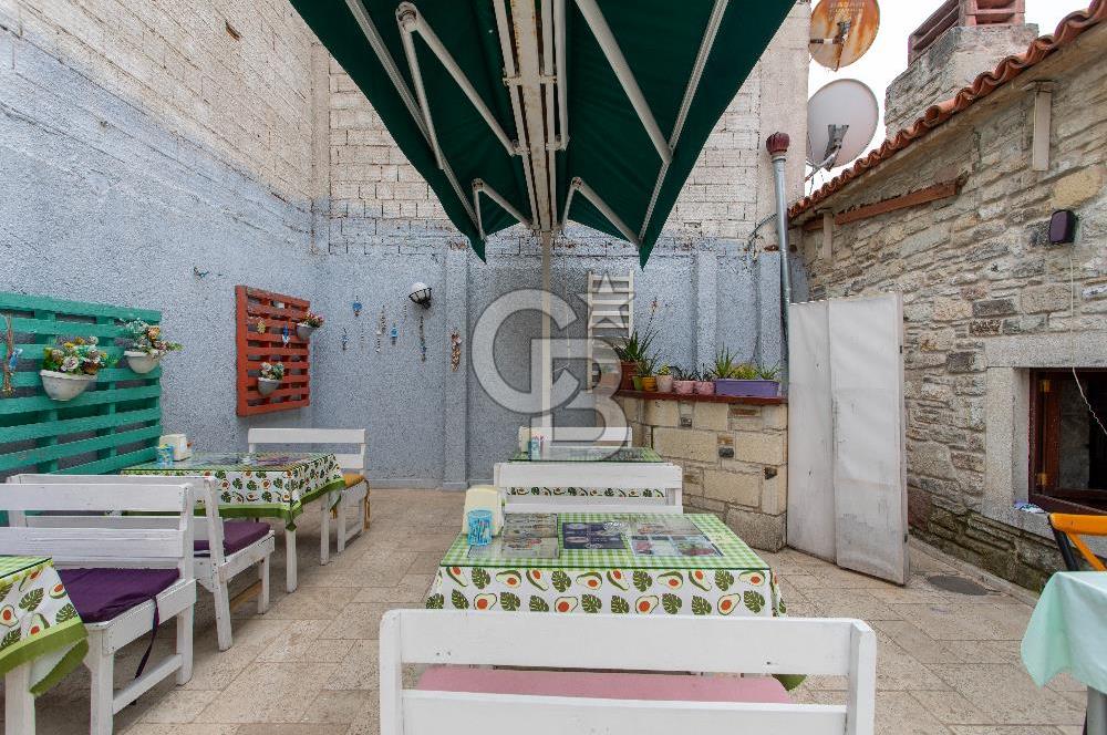 ​Eski Foça Merkezi Konumda Satılık Taş Bina