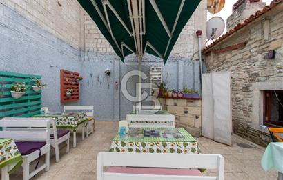 ​Eski Foça Merkezi Konumda Satılık Taş Bina