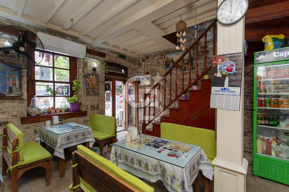 ​Eski Foça Merkezi Konumda Satılık Taş Bina