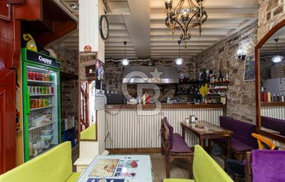 ​Eski Foça Merkezi Konumda Satılık Taş Bina