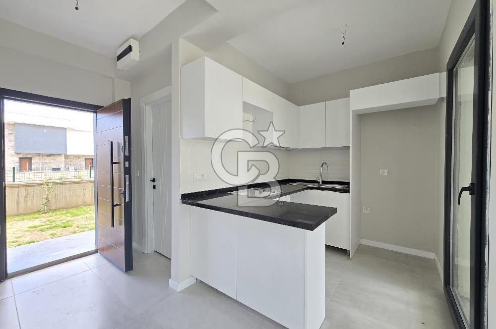 Ayvalık Altınova'da Havuzlu Sitede 2+1 Satılık Villa 