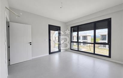 Ayvalık Altınova'da Havuzlu Sitede 2+1 Satılık Villa 