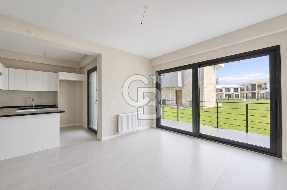 Ayvalık Altınova'da Havuzlu Sitede 2+1 Satılık Villa 