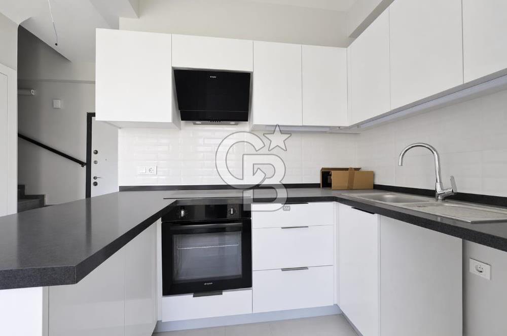 Ayvalık Altınova'da Havuzlu Sitede 2+1 Satılık Villa 