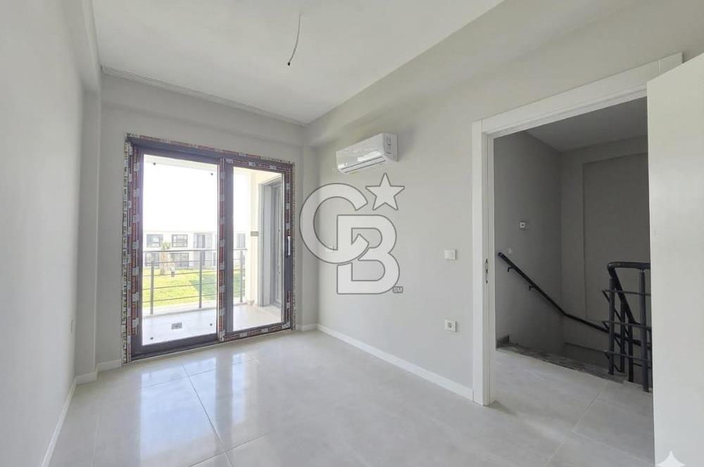 Ayvalık Altınova'da Havuzlu Sitede 2+1 Satılık Villa 