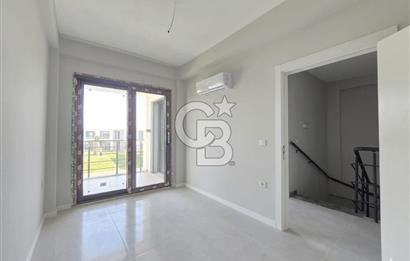 Ayvalık Altınova'da Havuzlu Sitede 2+1 Satılık Villa 