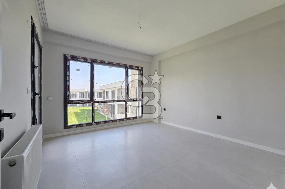 Ayvalık Altınova'da Havuzlu Sitede 2+1 Satılık Villa 