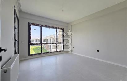 Ayvalık Altınova'da Havuzlu Sitede 2+1 Satılık Villa 