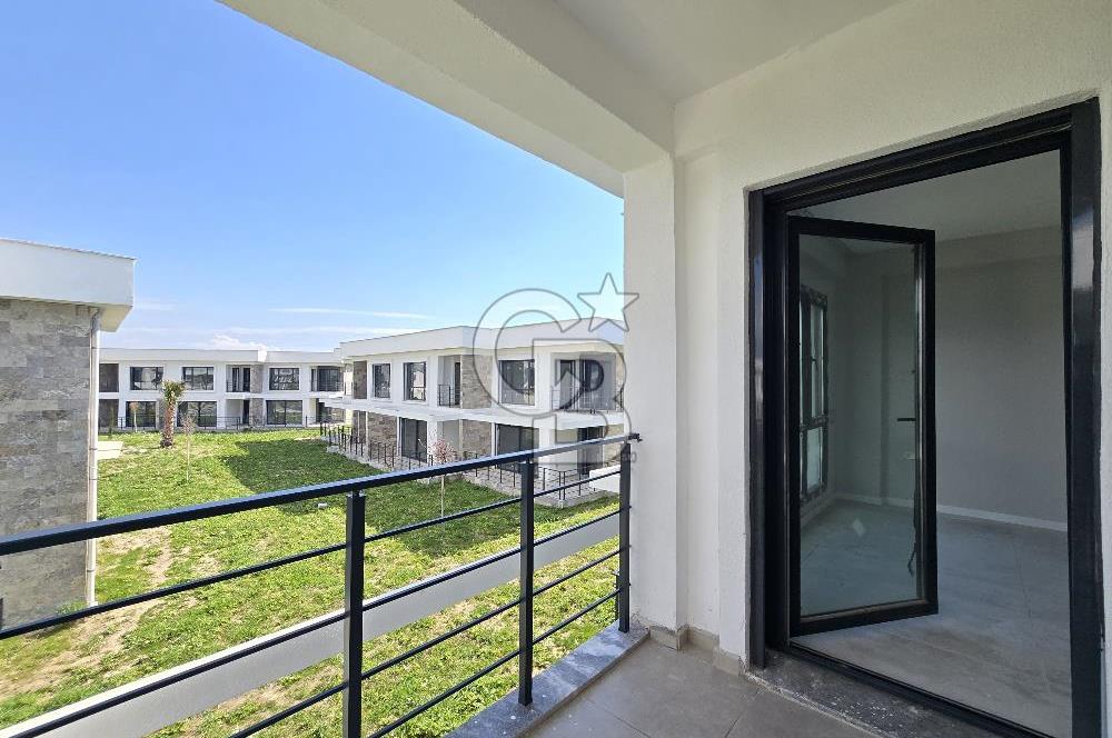 Ayvalık Altınova'da Havuzlu Sitede 2+1 Satılık Villa 
