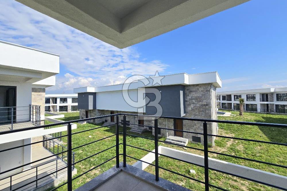 Ayvalık Altınova'da Havuzlu Sitede 2+1 Satılık Villa 